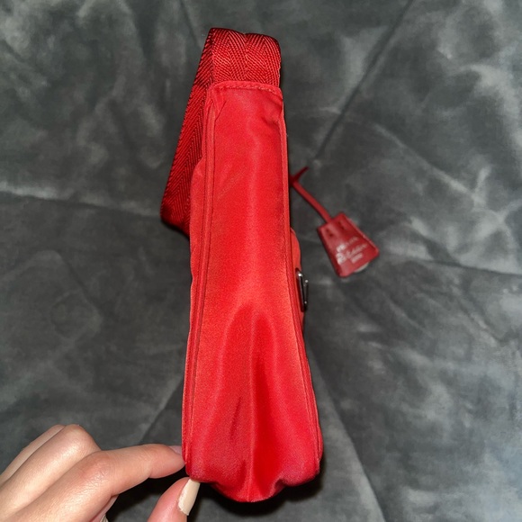 Red Re-Nylon Prada Re-Edition 2000
mini-bag - Picture 10 of 11